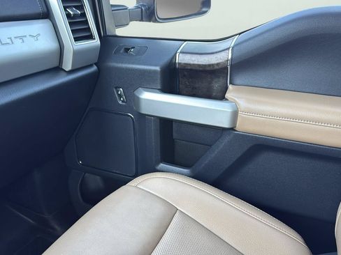 Used 2022 Ford F250 Lariat w/ Lariat Ultimate Package AWD/4WD image 24