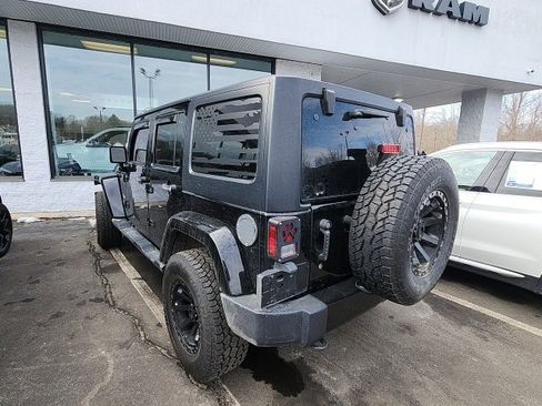 Used 2017 Jeep Wrangler Unlimited Sahara image 6