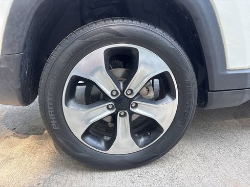 Used 2017 Jeep Compass Latitude w/ Popular Equipment Group AWD/4WD image 15