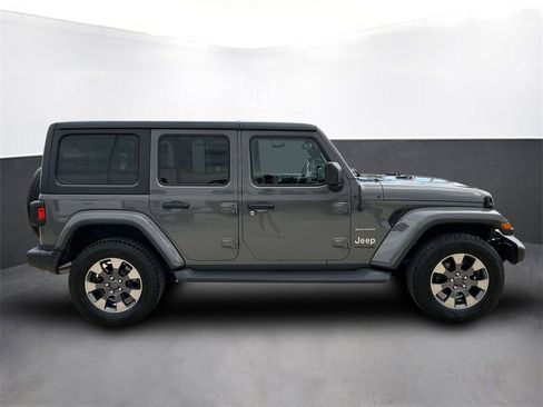 Used 2018 Jeep Wrangler Unlimited Sahara image 7