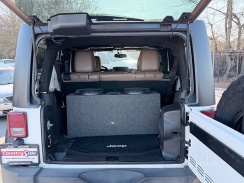 Used 2014 Jeep Wrangler Unlimited Rubicon image 9