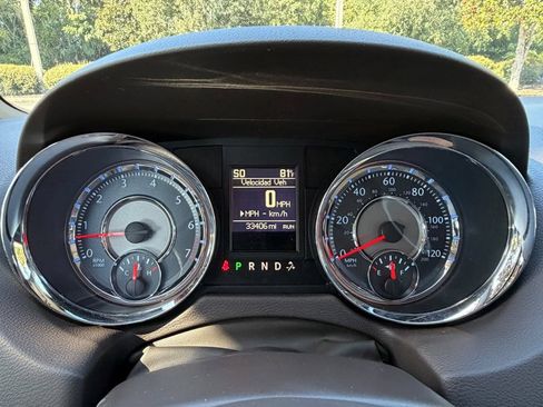 Used 2016 Chrysler Town & Country Limited Platinum FWD image 16