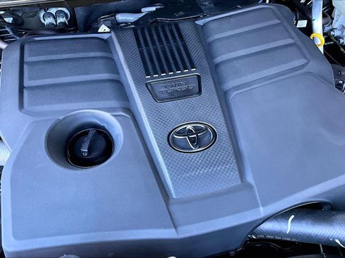 Certified 2025 Toyota Tundra SR5 w/ SR5 Convenience Package AWD/4WD image 31