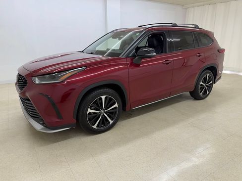 Used 2022 Toyota Highlander XSE AWD/4WD image 1