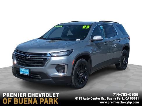 Certified 2023 Chevrolet Traverse LT FWD image 1
