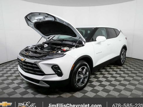 Certified 2025 Chevrolet Blazer LT FWD image 30
