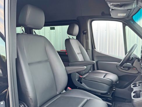 Used 2024 Mercedes-Benz Sprinter 2500 image 35