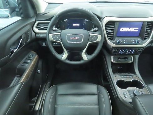 Used 2023 GMC Acadia Denali w/ Denali Technology Package image 10