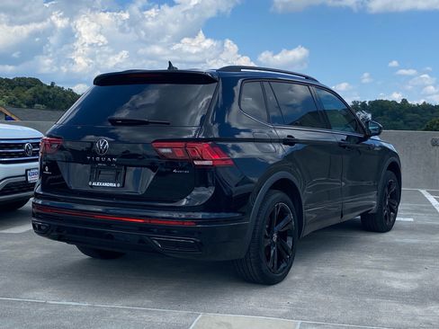 Certified 2024 Volkswagen Tiguan SE R-Line AWD/4WD image 3