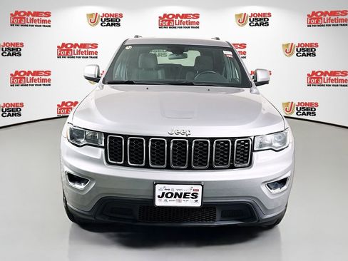 Used 2021 Jeep Grand Cherokee Laredo image 11