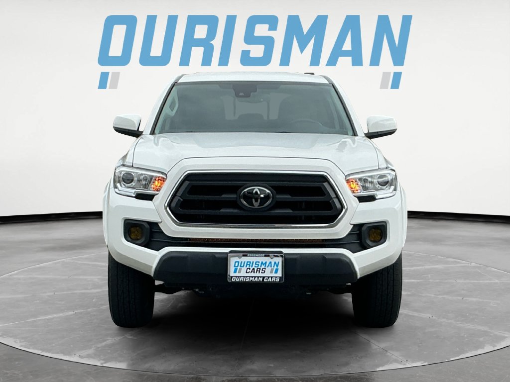Used 2022 Toyota Tacoma SR5 AWD/4WD image 2