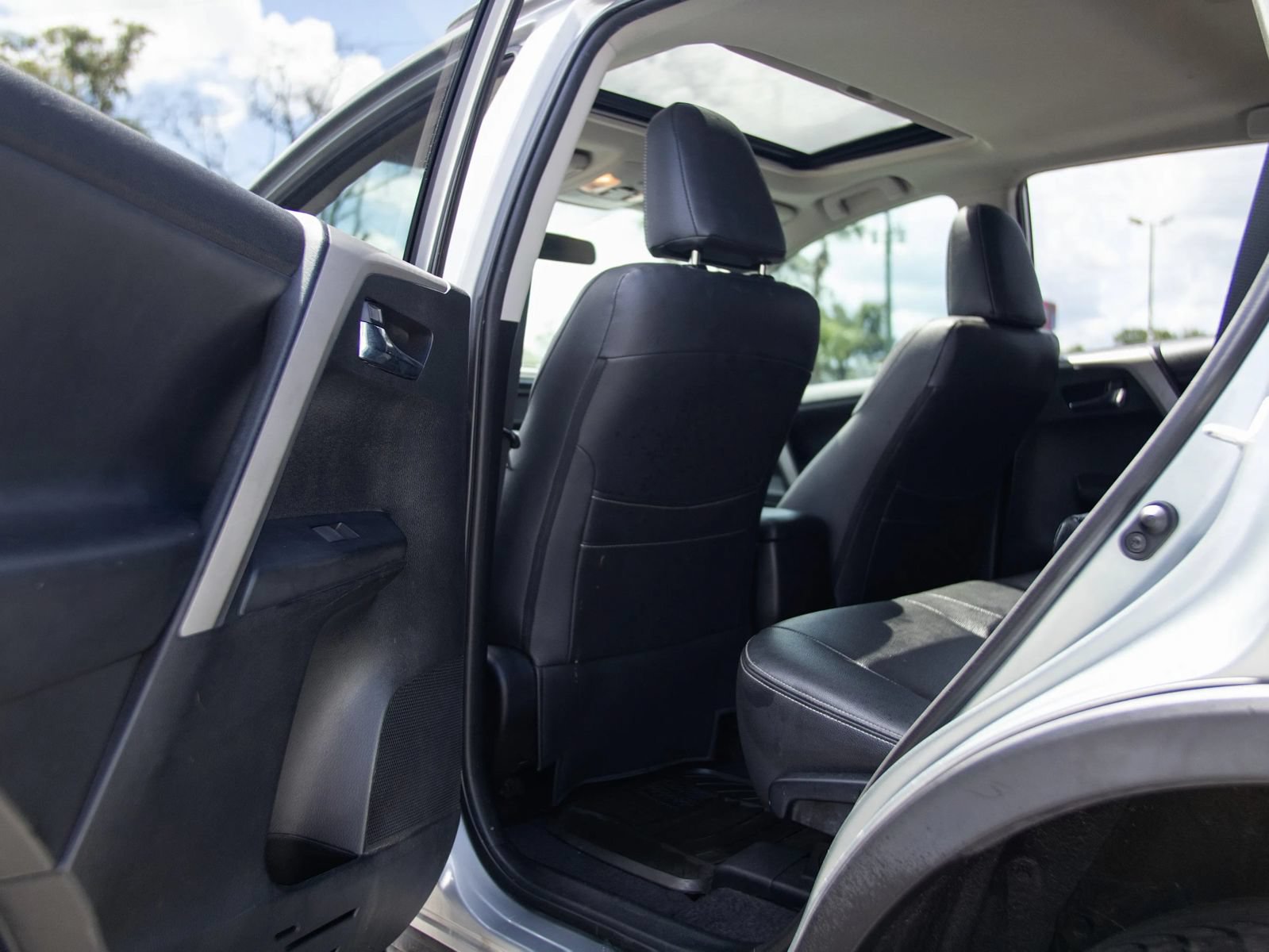 Used 2016 Toyota RAV4 XLE FWD image 20
