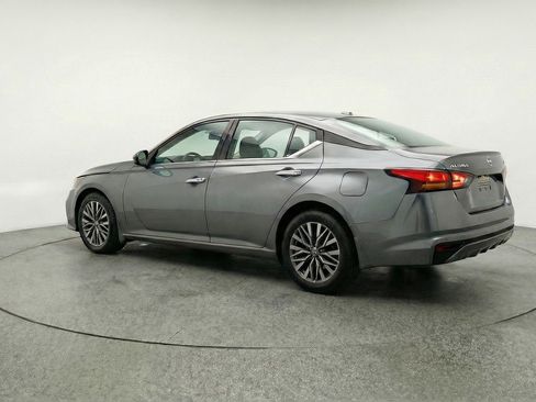 Used 2025 Nissan Altima 2.5 SV FWD image 6