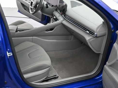 Used 2025 Hyundai Elantra SEL FWD image 15
