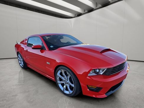 Used 2011 Ford Mustang GT Premium w/ Comfort Pkg RWD image 8