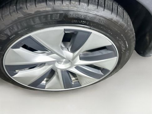 Used 2021 Tesla Model Y Long Range AWD/4WD image 11