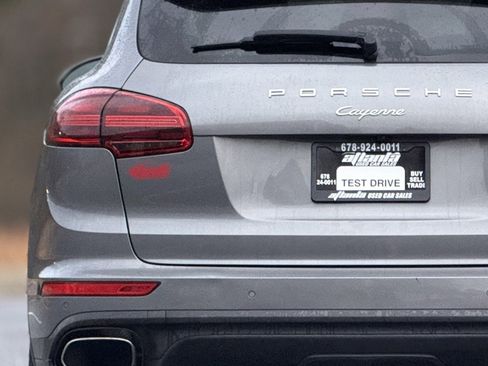 Used 2018 Porsche Cayenne Platinum Edition image 15
