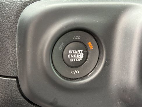 Used 2021 Jeep Wrangler Unlimited Sahara AWD/4WD image 11