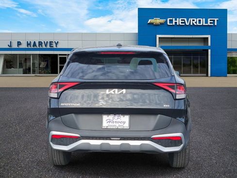 Used 2023 Kia Sportage LX image 5