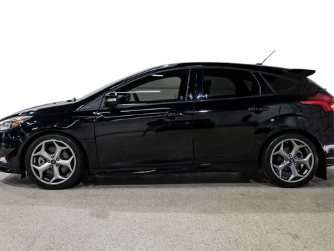 Used 2017 Ford Focus ST FWD image 9