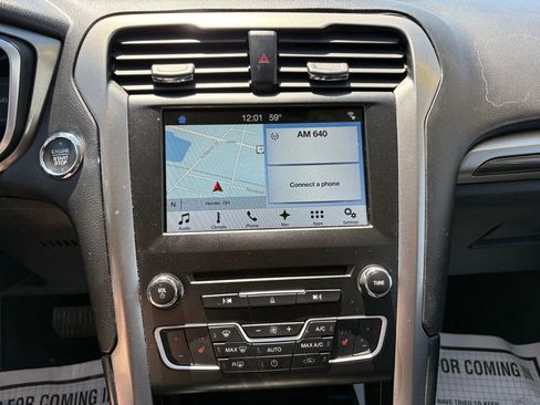 Used 2017 Ford Fusion SE w/ Fusion SE Technology Package FWD image 28