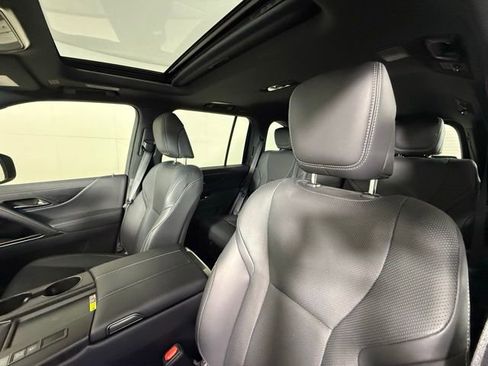 Used 2024 Lexus LX 600 4WD w/ Premium Package image 18