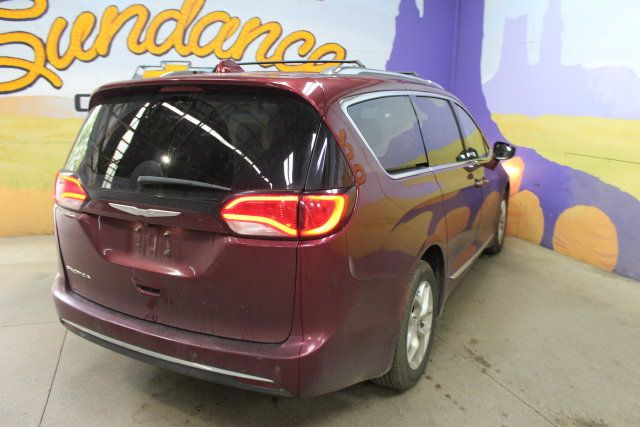 Used 2017 Chrysler Pacifica Touring-L Plus w/ Tire & Wheel Group FWD image 8
