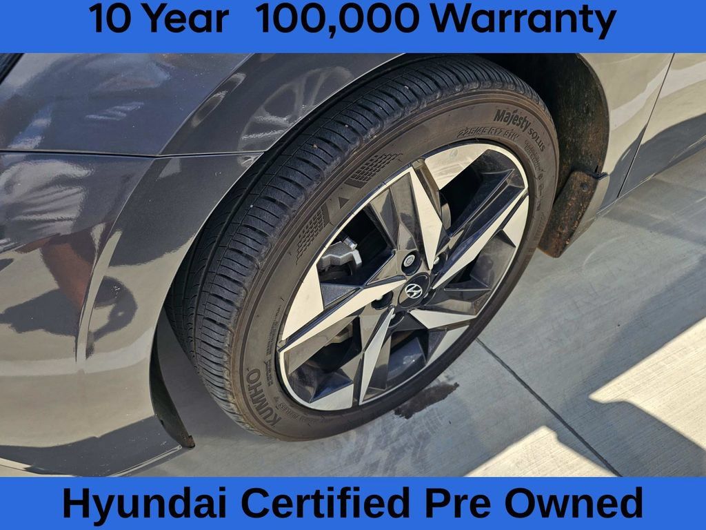 Certified 2023 Hyundai Elantra Limited FWD image 9