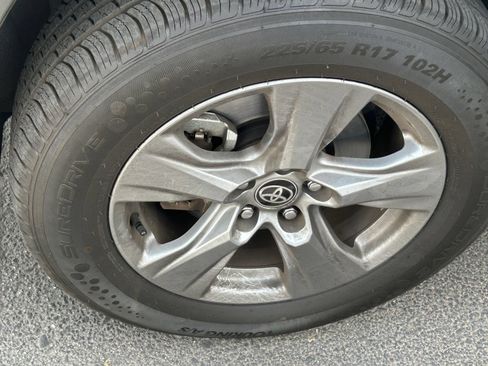 Used 2024 Toyota RAV4 XLE FWD image 7
