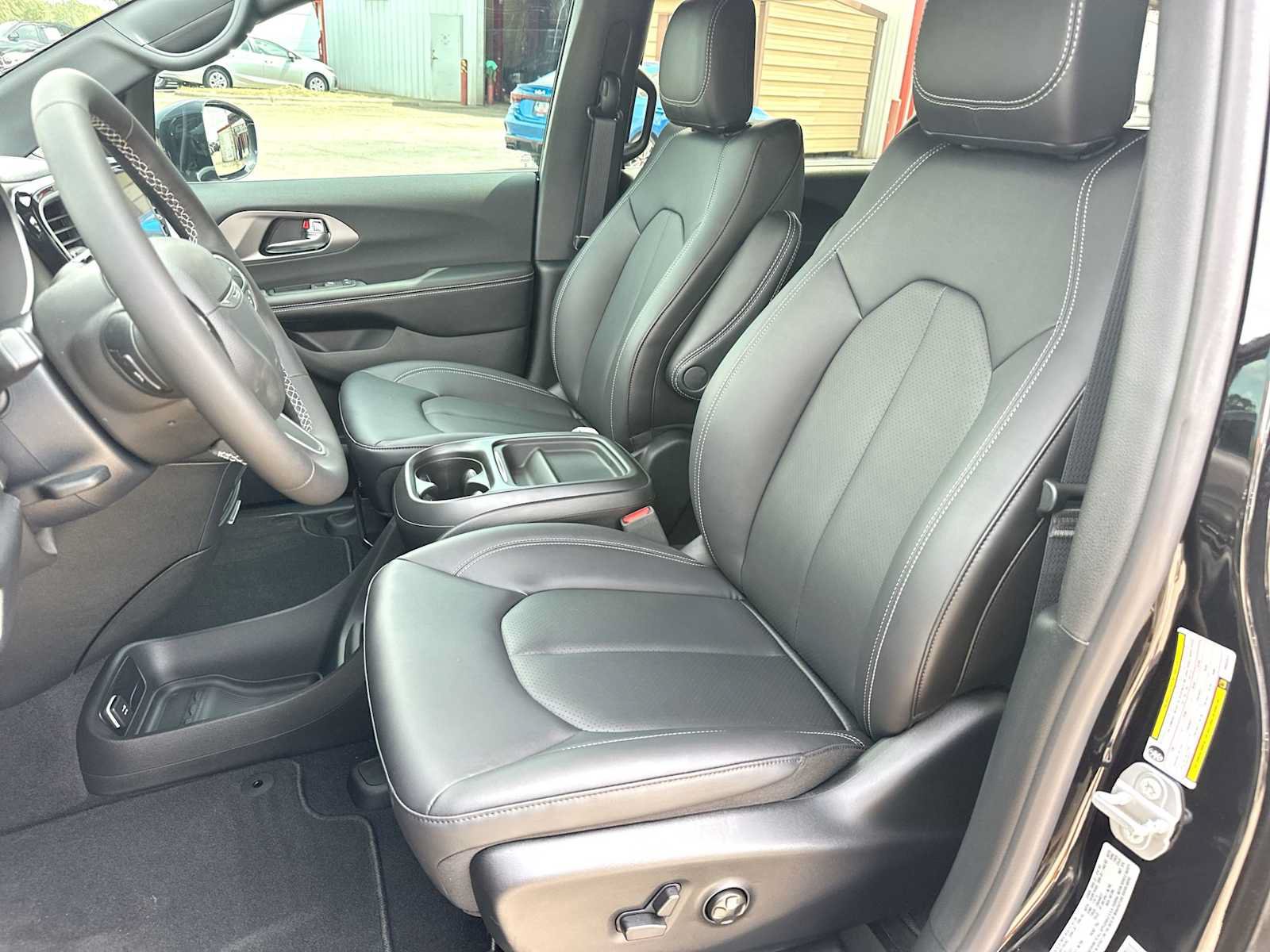 New 2027 Chrysler Pacifica Select FWD image 17