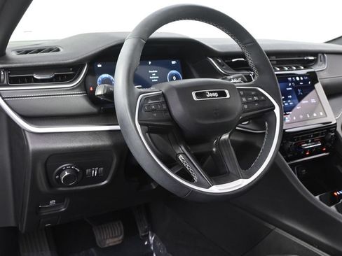 Used 2023 Jeep Grand Cherokee Altitude AWD/4WD image 12