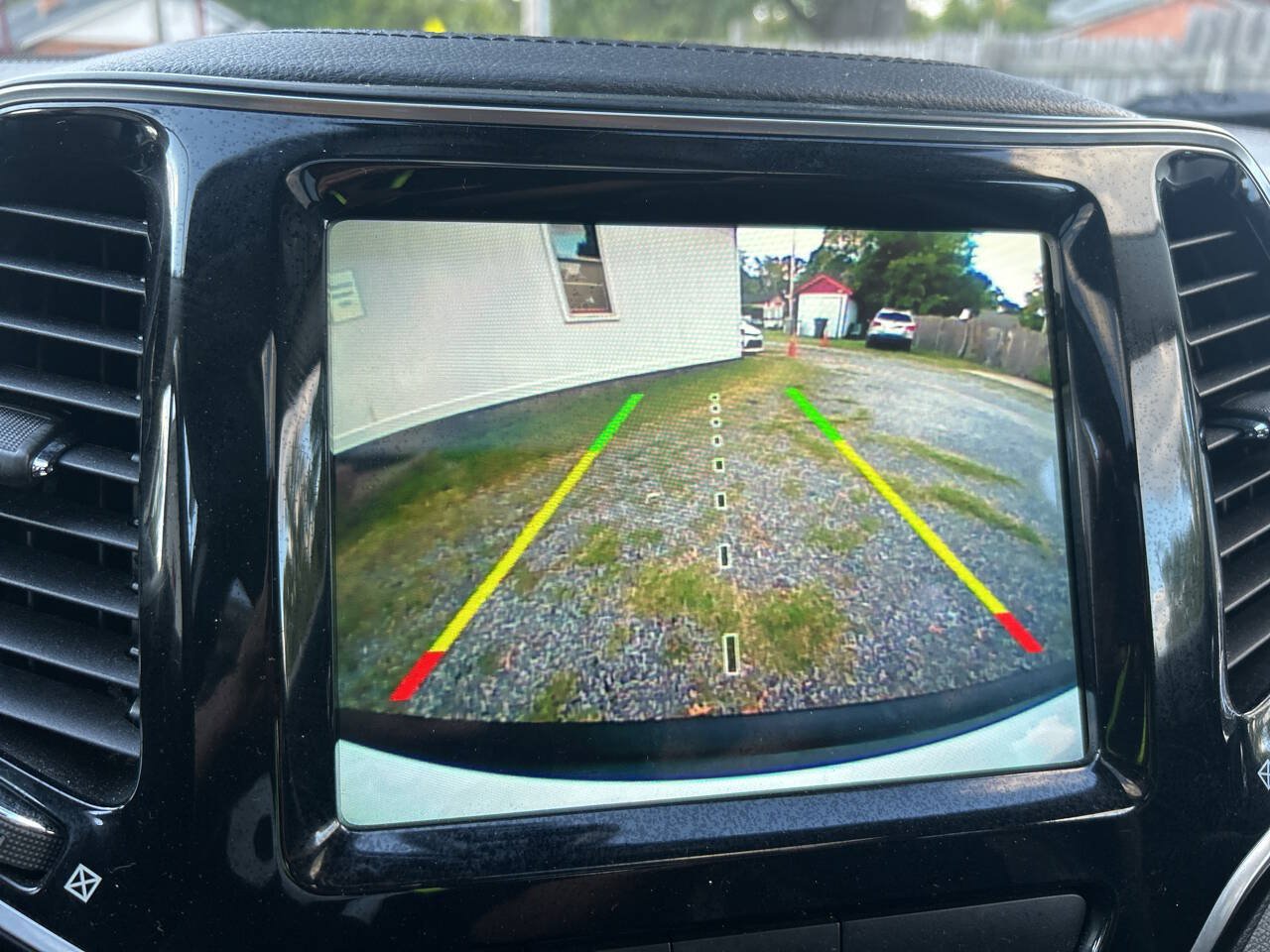 Used 2019 Jeep Cherokee Limited FWD image 39