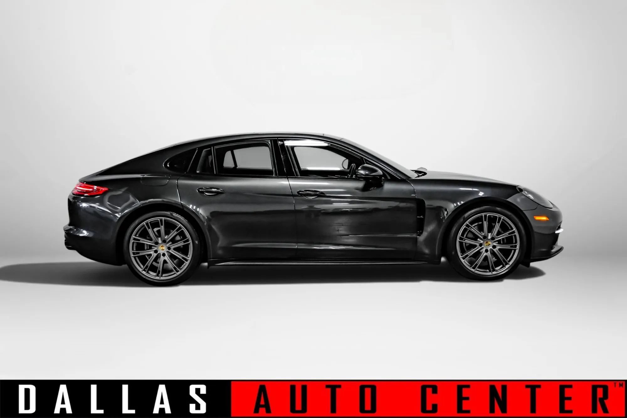 Used 2018 Porsche Panamera image 4