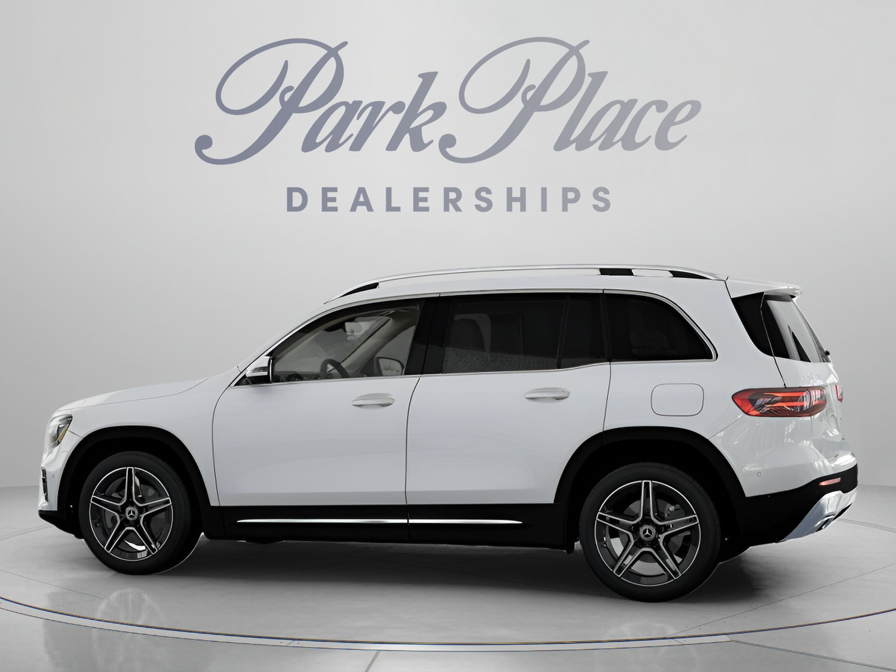 Used 2026 Mercedes-Benz GLB 250 4MATIC image 9