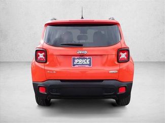 Used 2017 Jeep Renegade Latitude w/ Cold Weather Group AWD/4WD video 3