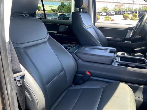Used 2025 Ford Expedition Active AWD/4WD image 7
