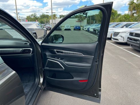 Used 2025 Kia Telluride EX w/ EX Captain's Chair Package FWD image 61