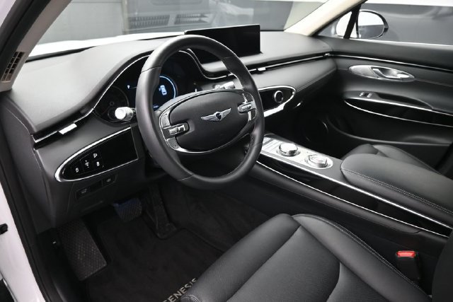 Used 2025 Genesis GV70 2.5T AWD/4WD image 18