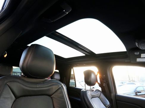 Used 2019 Lincoln Navigator Select image 25