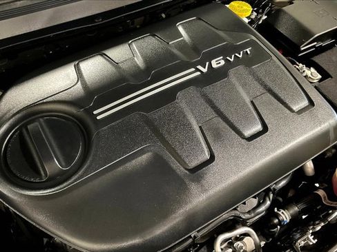 Used 2020 Jeep Cherokee Trailhawk w/ Cold Weather Group image 31