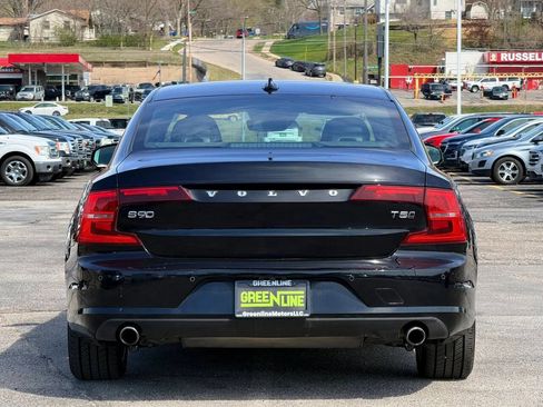 Used 2018 Volvo S90 T5 Momentum w/ Convenience Package image 4