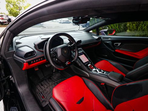 Used 2020 Lamborghini Huracan EVO AWD/4WD image 34