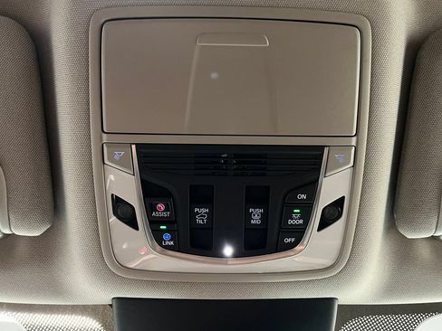 Used 2022 Acura MDX SH-AWD w/ Technology Package image 9