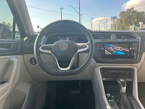 Used 2023 Volkswagen Tiguan SE image 49