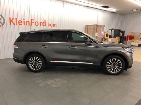 Used 2023 Lincoln Aviator AWD w/ Premium Package image 13