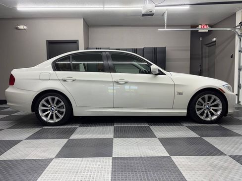 Used 2011 BMW 328i xDrive Sedan AWD/4WD image 6