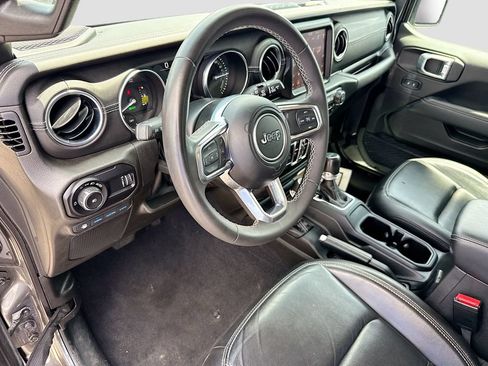 Used 2023 Jeep Wrangler Unlimited Sahara AWD/4WD image 10