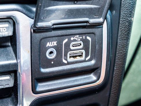 Used 2018 Jeep Wrangler Unlimited Sport S image 15