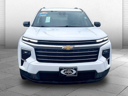 Used 2024 Chevrolet Traverse LT AWD/4WD image 2