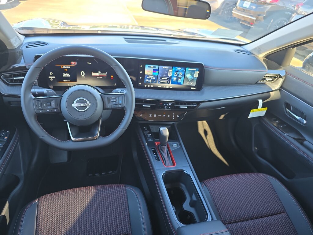 New 2027 Nissan Kicks SR w/ Cold Weather Package FWD image 4